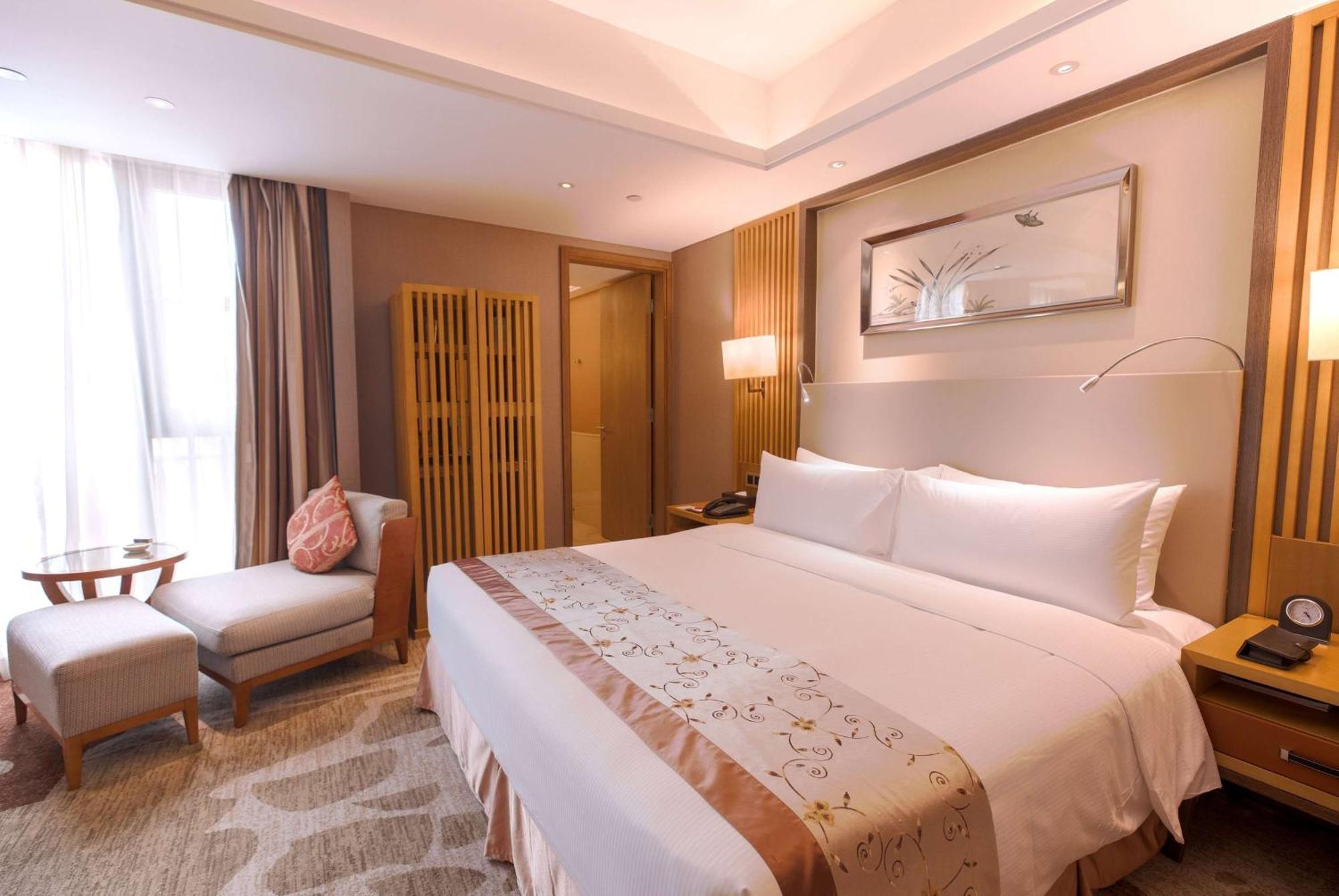 Ramada Plaza By Wyndham Fuzhou South Hotell Exteriör bild